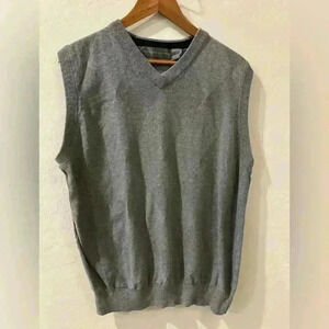 Oscar de la Renta gray vest with diamond pattern L